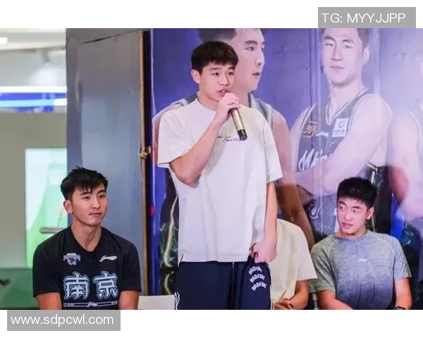 南京篮球队技术争议引发热议球迷与专家各执己见探讨战术与裁判判罚